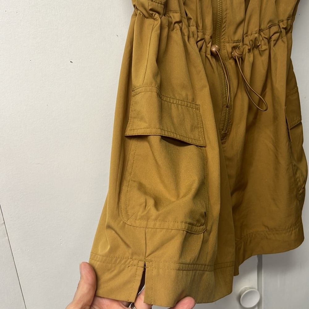 Lightweight sleeveless shorts romper. - Picture 5 of 7